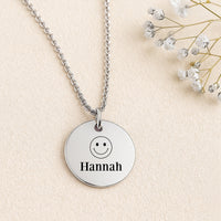 Personalisierte Kette mit Gravur | Smiley & Wunschtext | Edelstahl Halskette silberfarben | Gute-Laune-Schmuck | Geschenk mit Lächeln